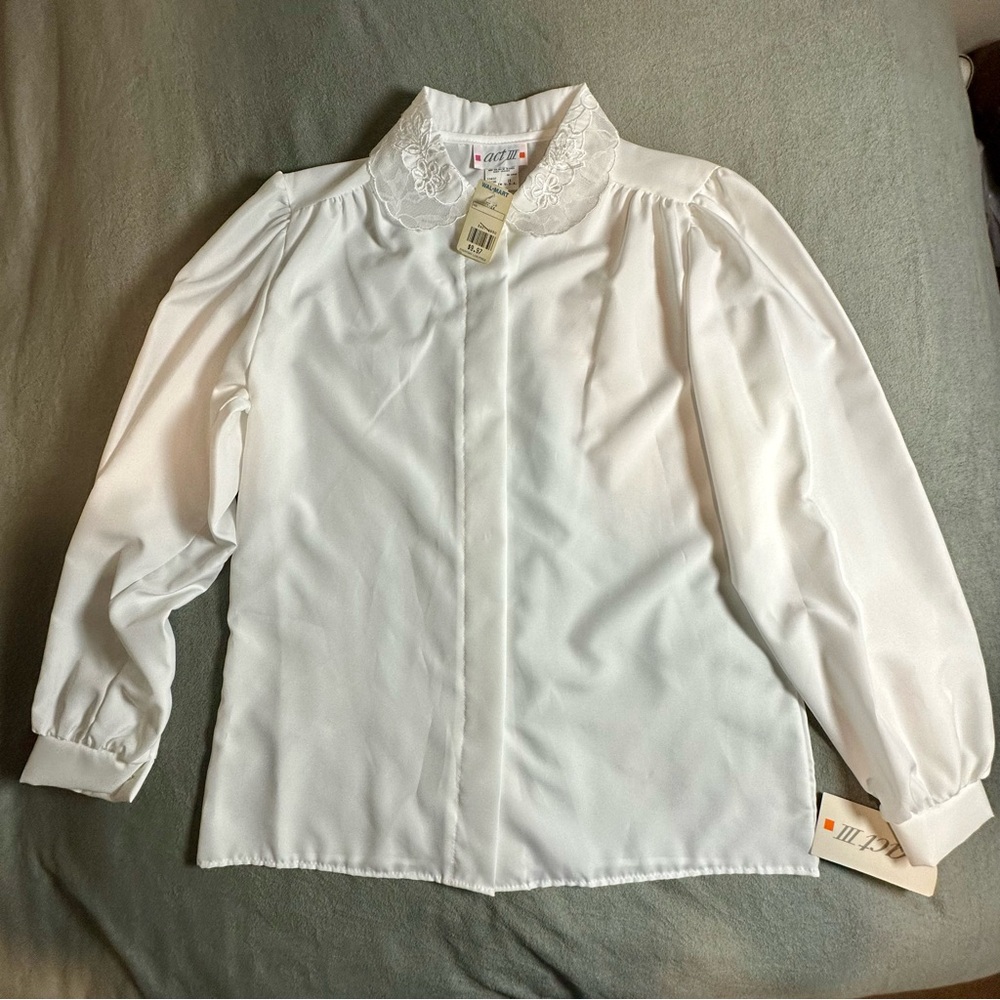 Elegant White Blouse with Lace Collar
